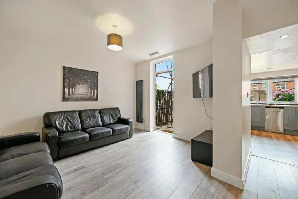 6 bedroom house for rent
