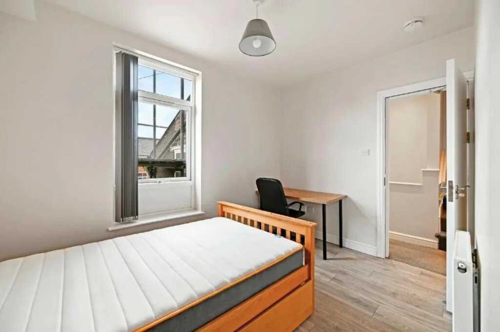 6 bedroom house for rent