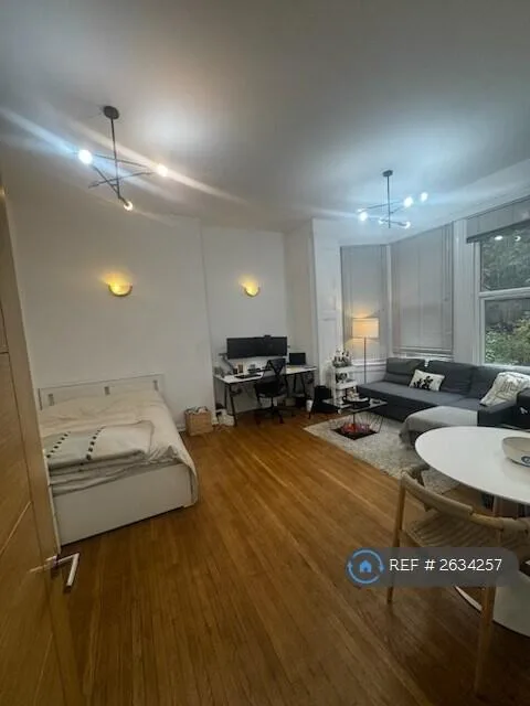 Studio flat for rent