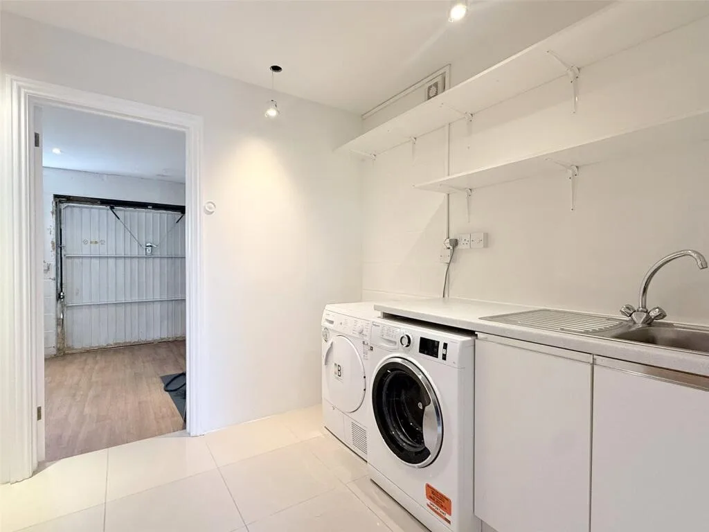 4 bedroom detached house for rent