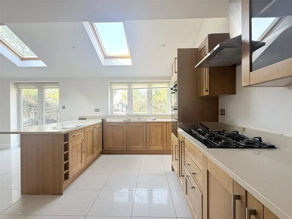 4 bedroom detached house for rent