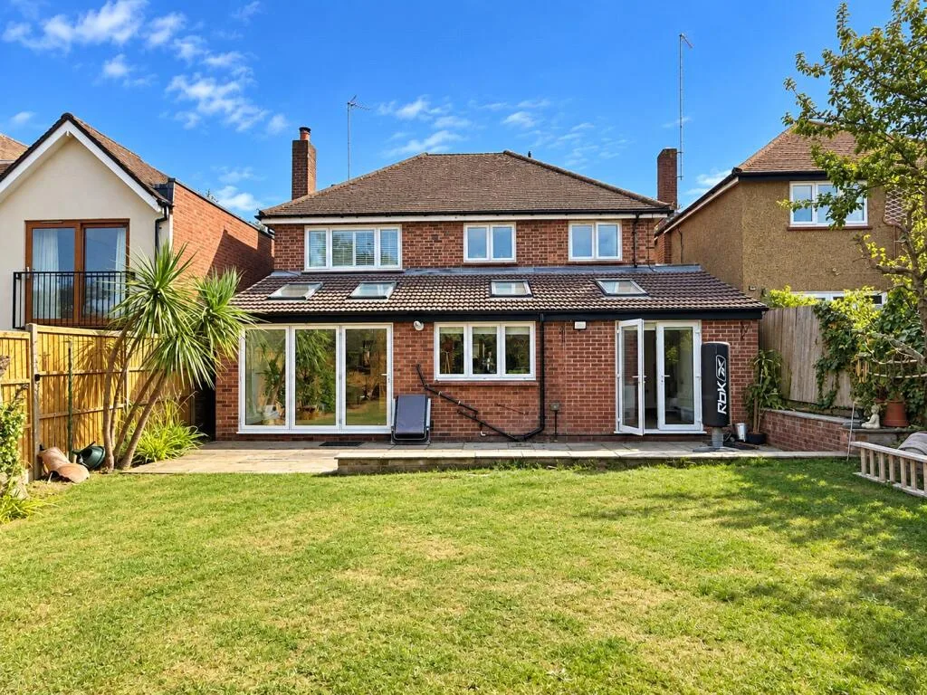 4 bedroom detached house for rent