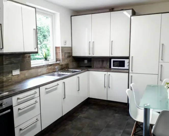 8 bedroom semi-detached house for rent