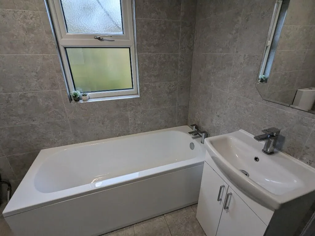 8 bedroom semi-detached house for rent
