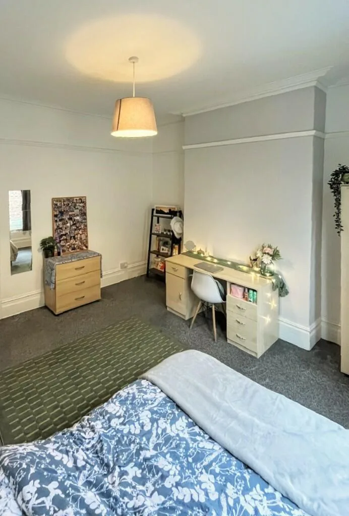 8 bedroom semi-detached house for rent