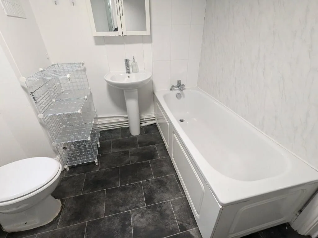8 bedroom semi-detached house for rent