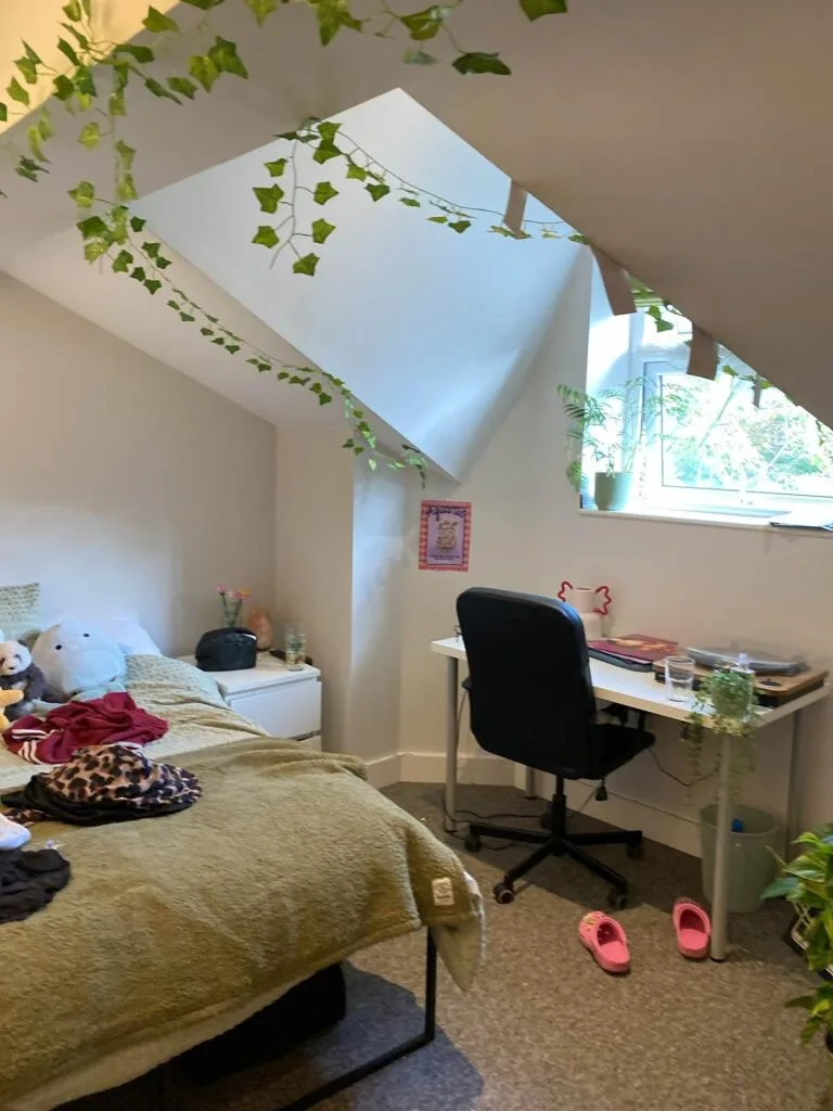 5 bedroom semi-detached house for rent