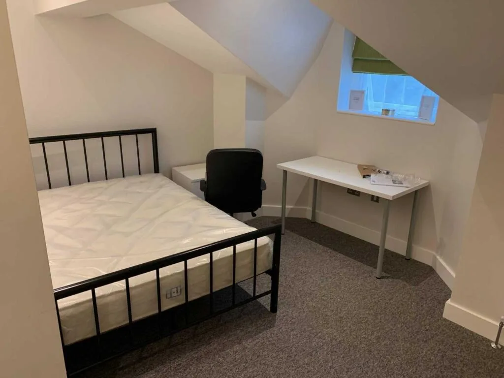 5 bedroom semi-detached house for rent