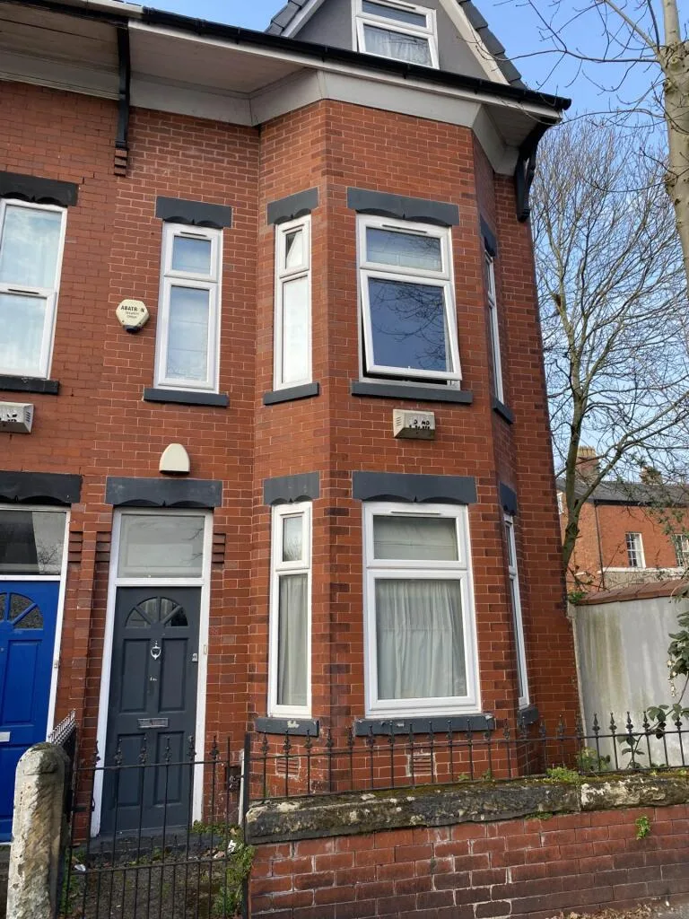 5 bedroom semi-detached house for rent