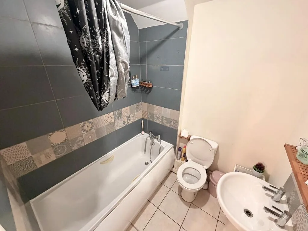 2 bedroom house for rent