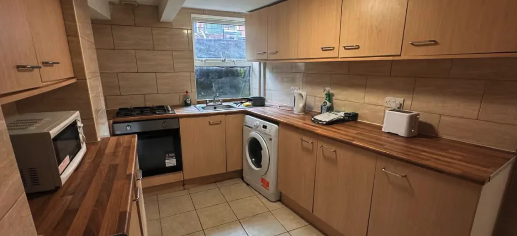 6 bedroom house for rent