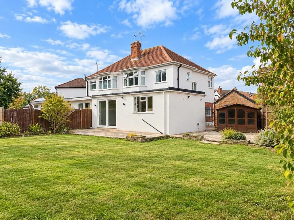 4 bedroom semi-detached house for rent