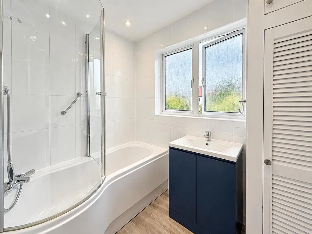 4 bedroom semi-detached house for rent