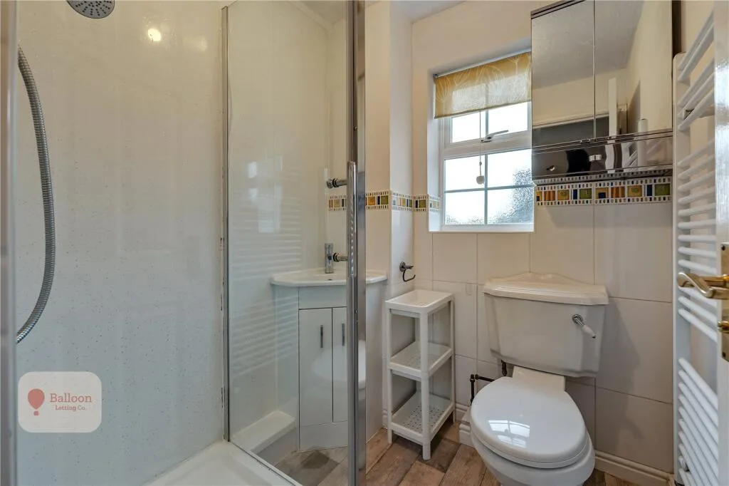 6 bedroom semi-detached house for rent