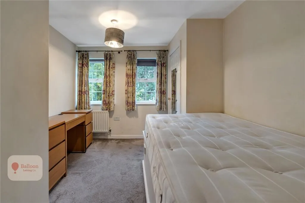 6 bedroom semi-detached house for rent
