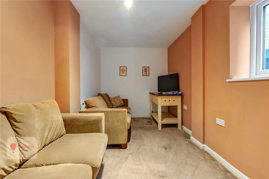 6 bedroom semi-detached house for rent