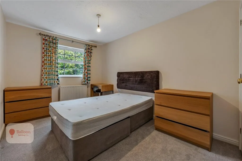 6 bedroom semi-detached house for rent
