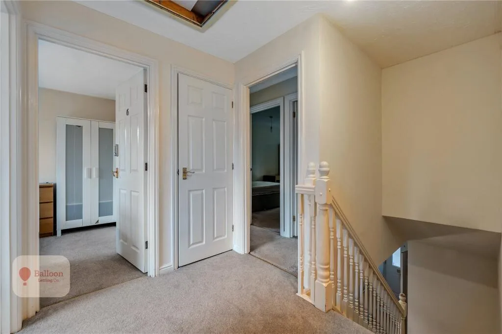6 bedroom semi-detached house for rent