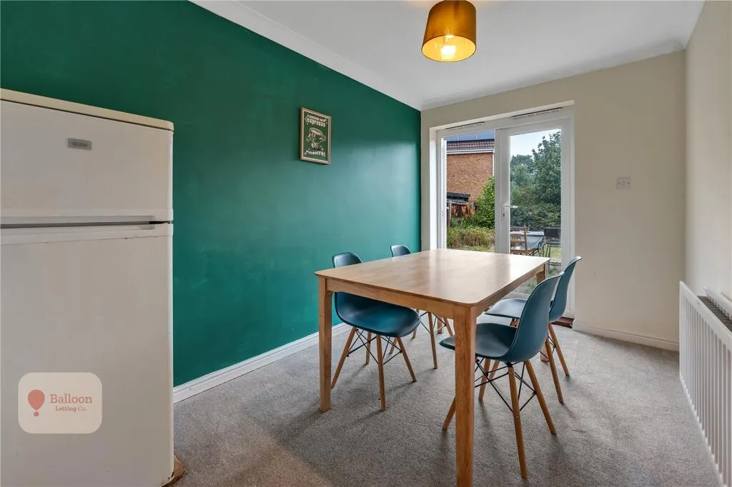 6 bedroom semi-detached house for rent