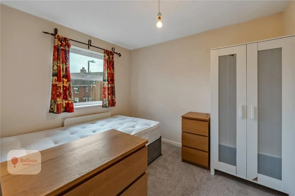 6 bedroom semi-detached house for rent
