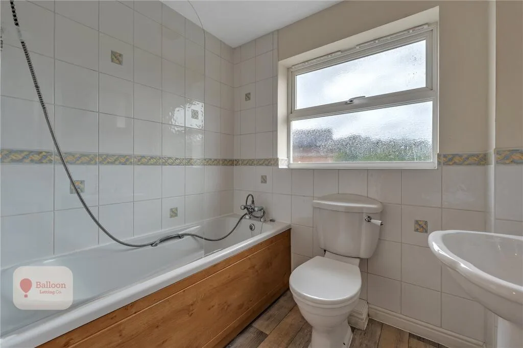 6 bedroom semi-detached house for rent
