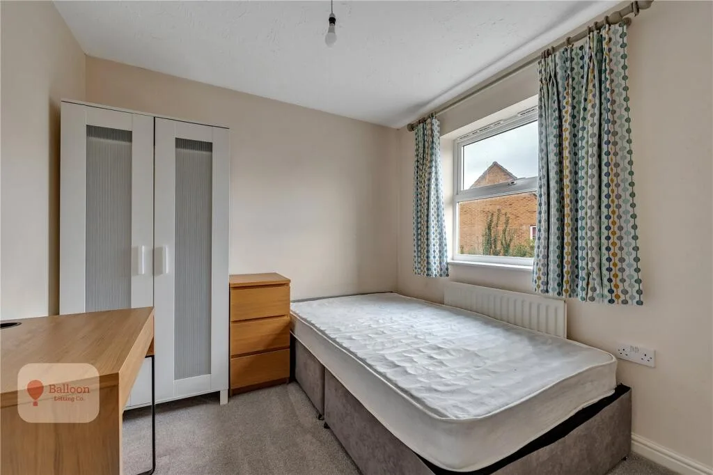 6 bedroom semi-detached house for rent
