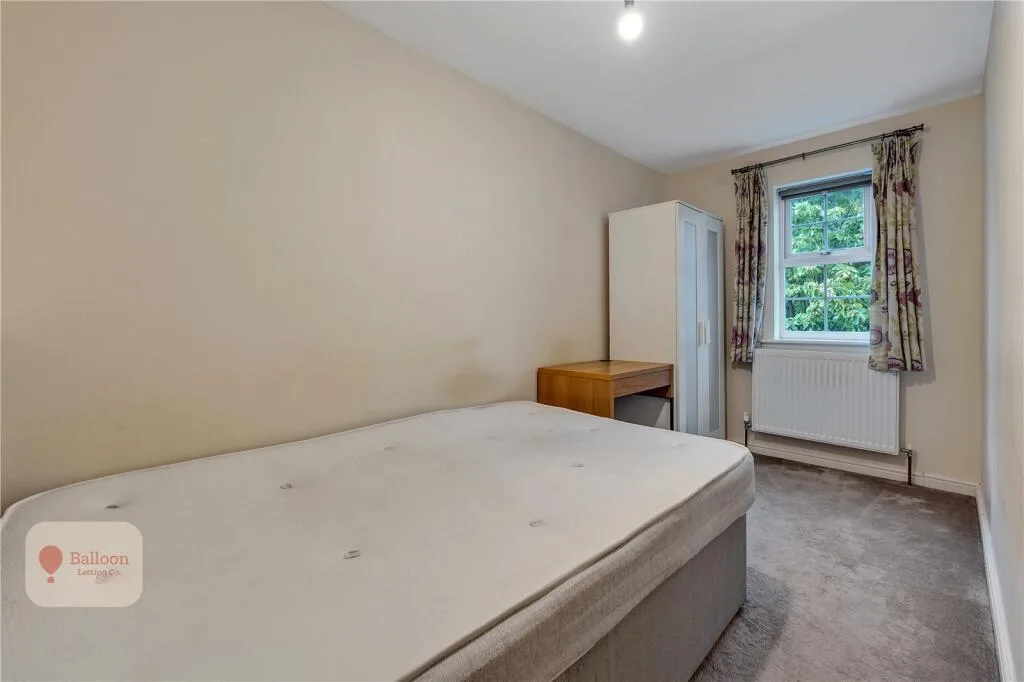 6 bedroom semi-detached house for rent