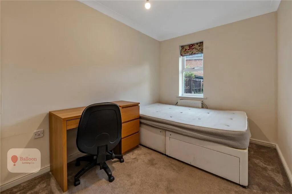6 bedroom semi-detached house for rent