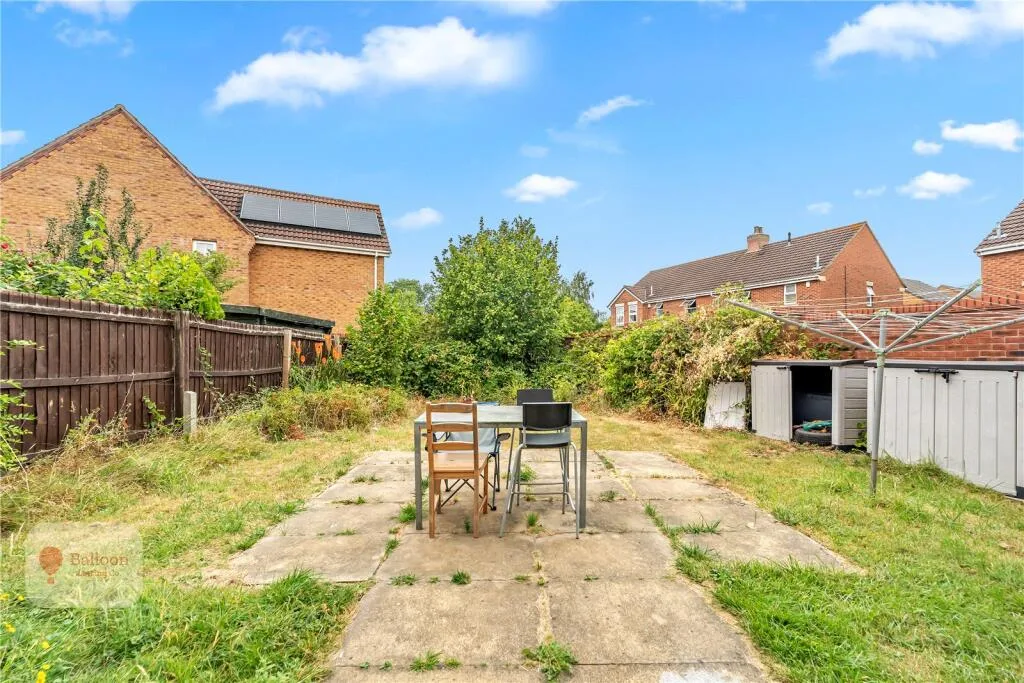6 bedroom semi-detached house for rent