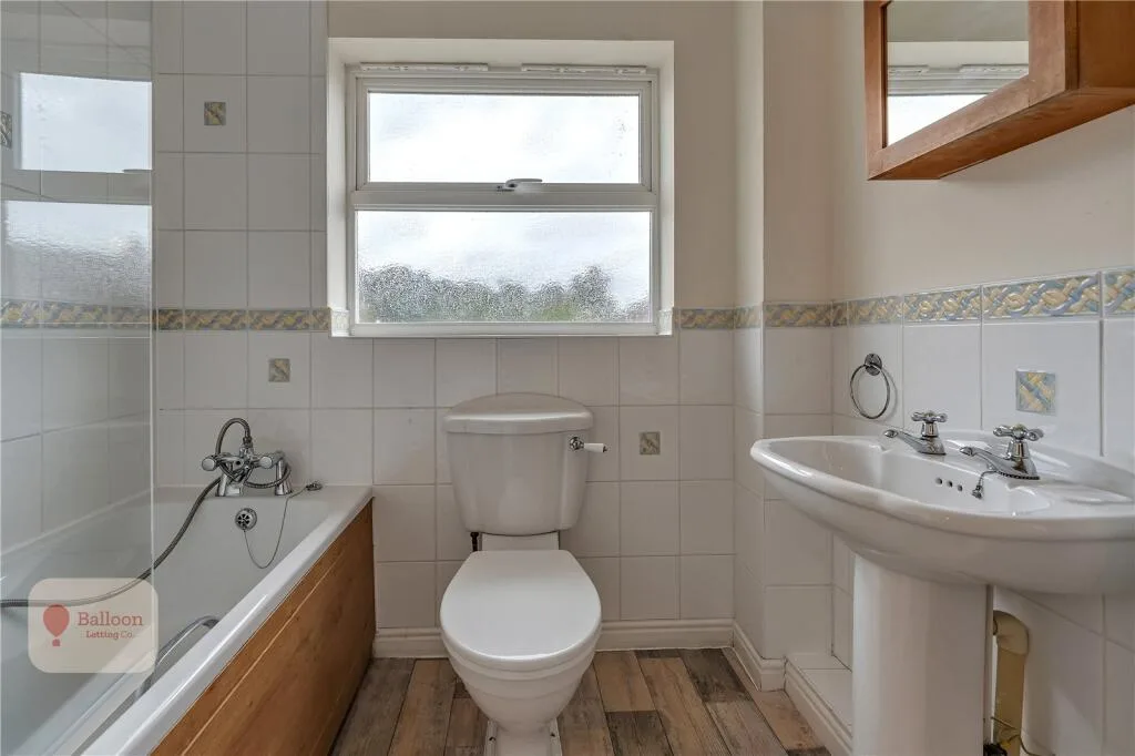 6 bedroom semi-detached house for rent