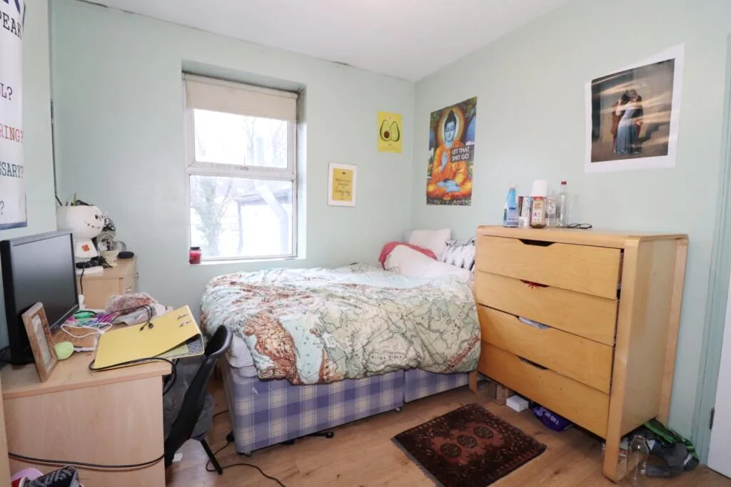 5 bedroom end of terrace house for rent