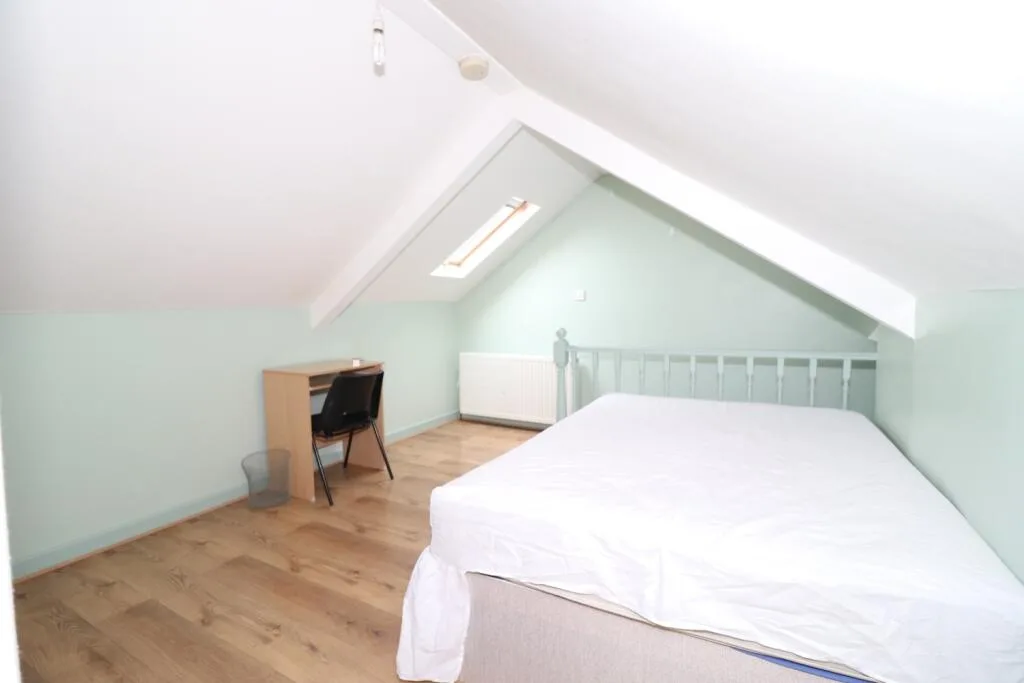 5 bedroom end of terrace house for rent