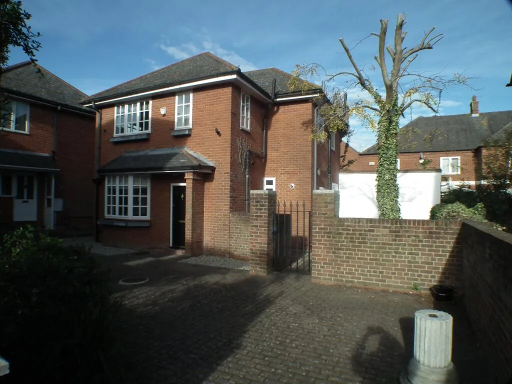 3 bedroom detached house for rent
