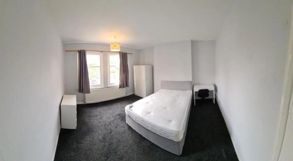 6 bedroom house for rent