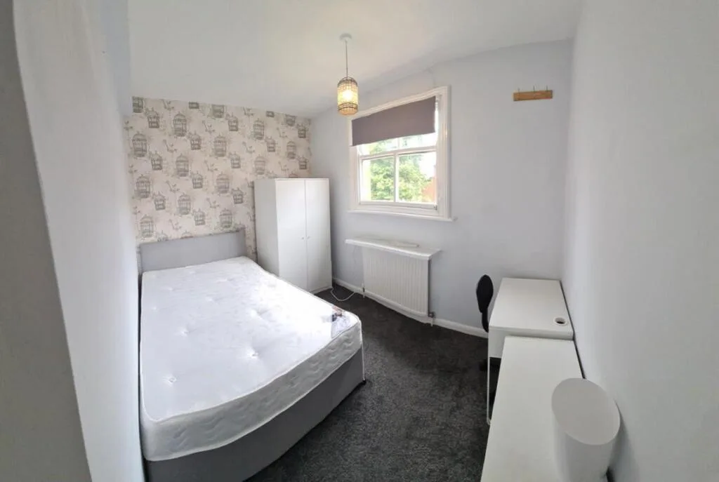 6 bedroom house for rent