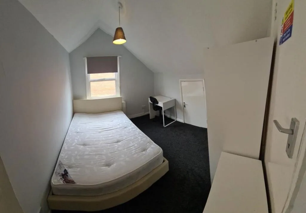 6 bedroom house for rent