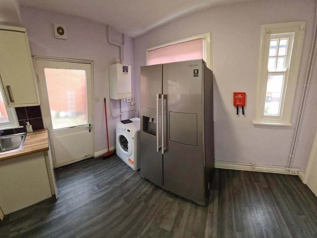 6 bedroom house for rent