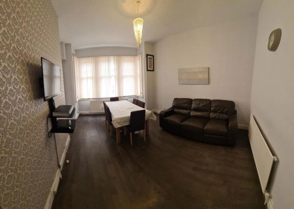 6 bedroom house for rent