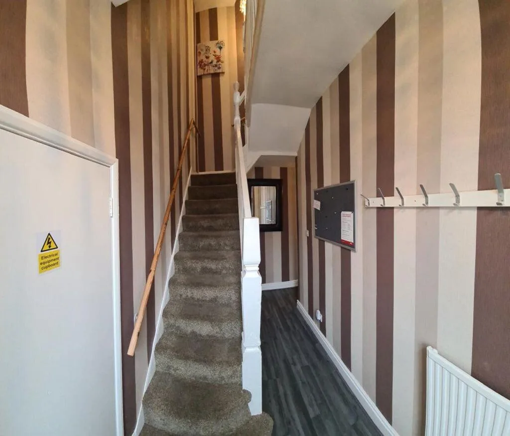 6 bedroom house for rent
