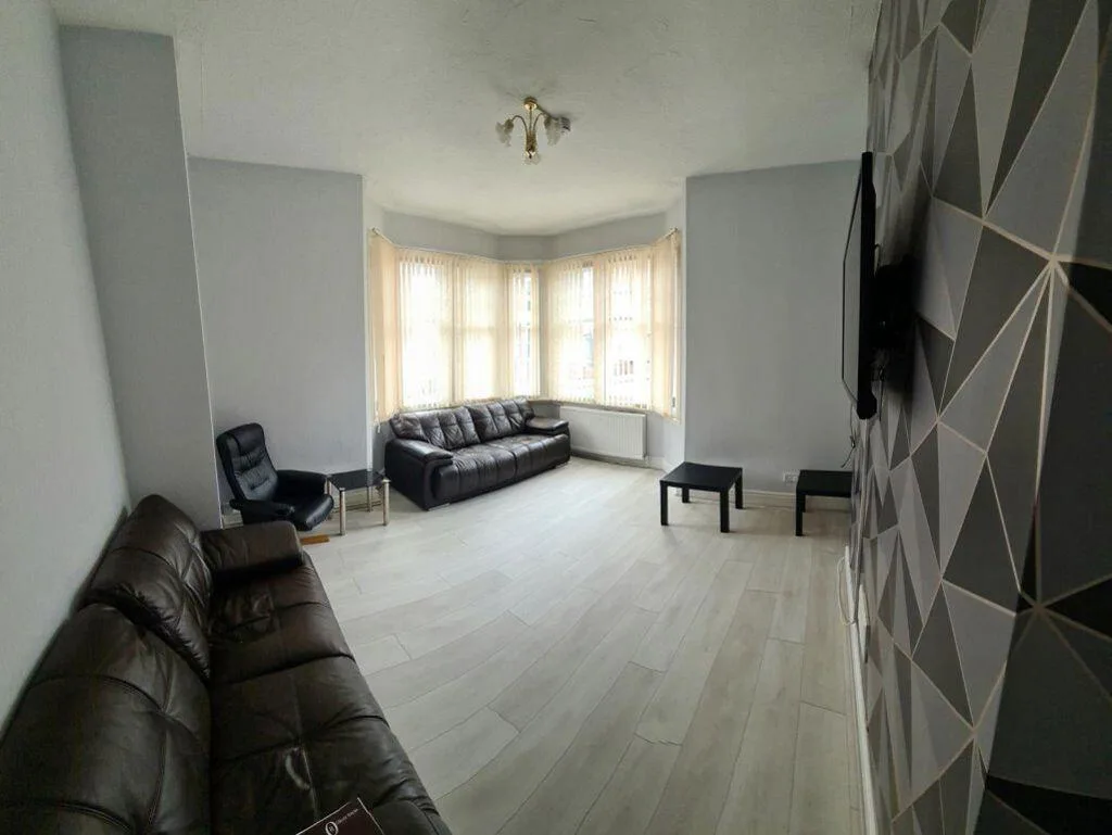 6 bedroom house for rent