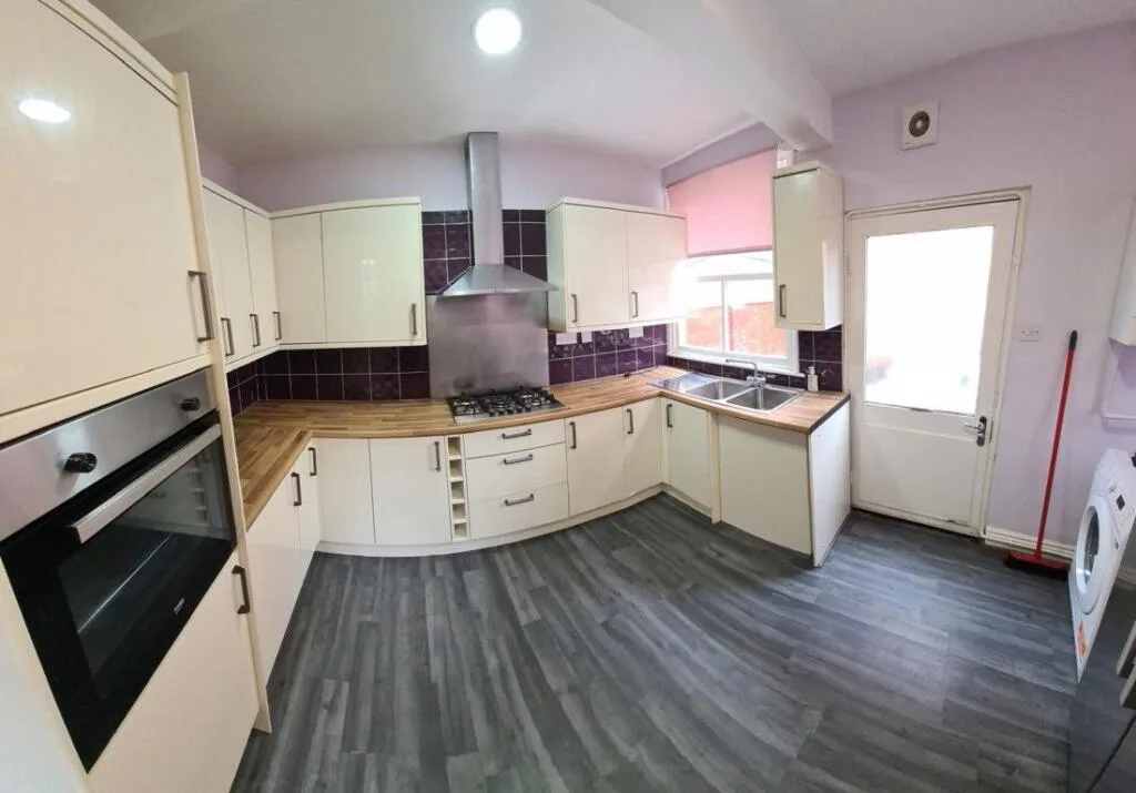 6 bedroom house for rent
