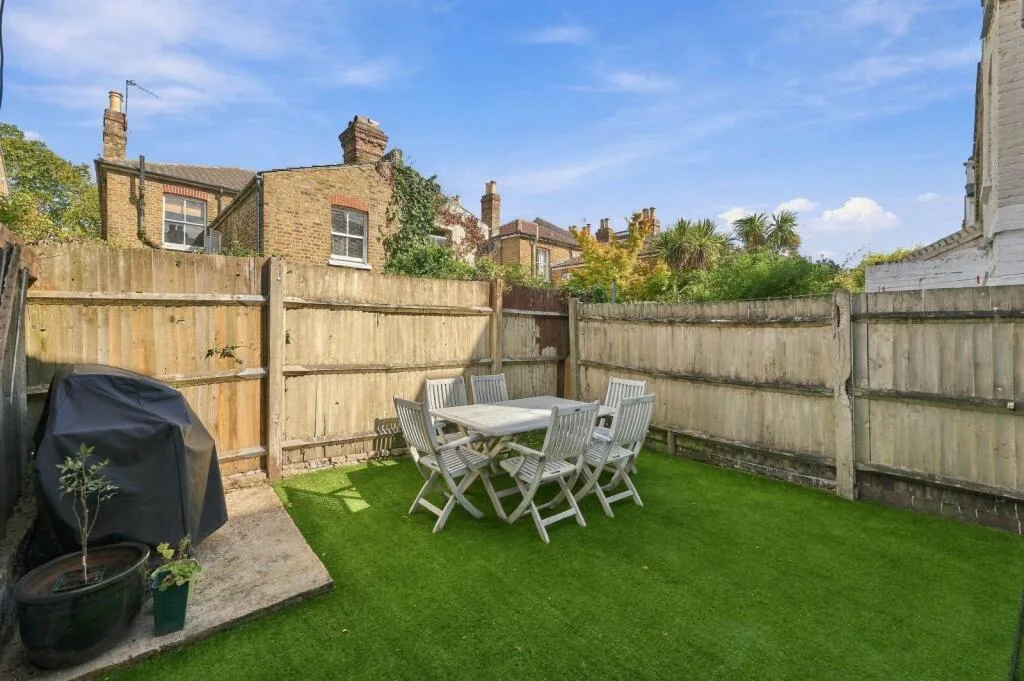 4 bedroom terraced house for rent