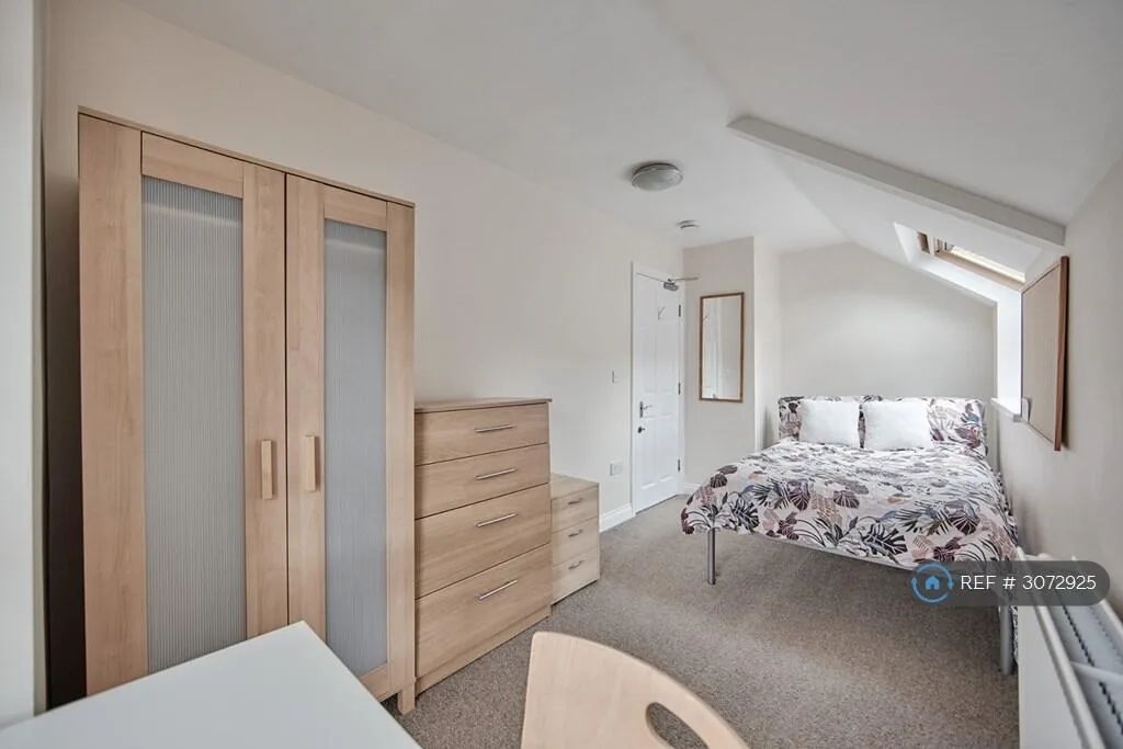 6 bedroom terraced house for rent