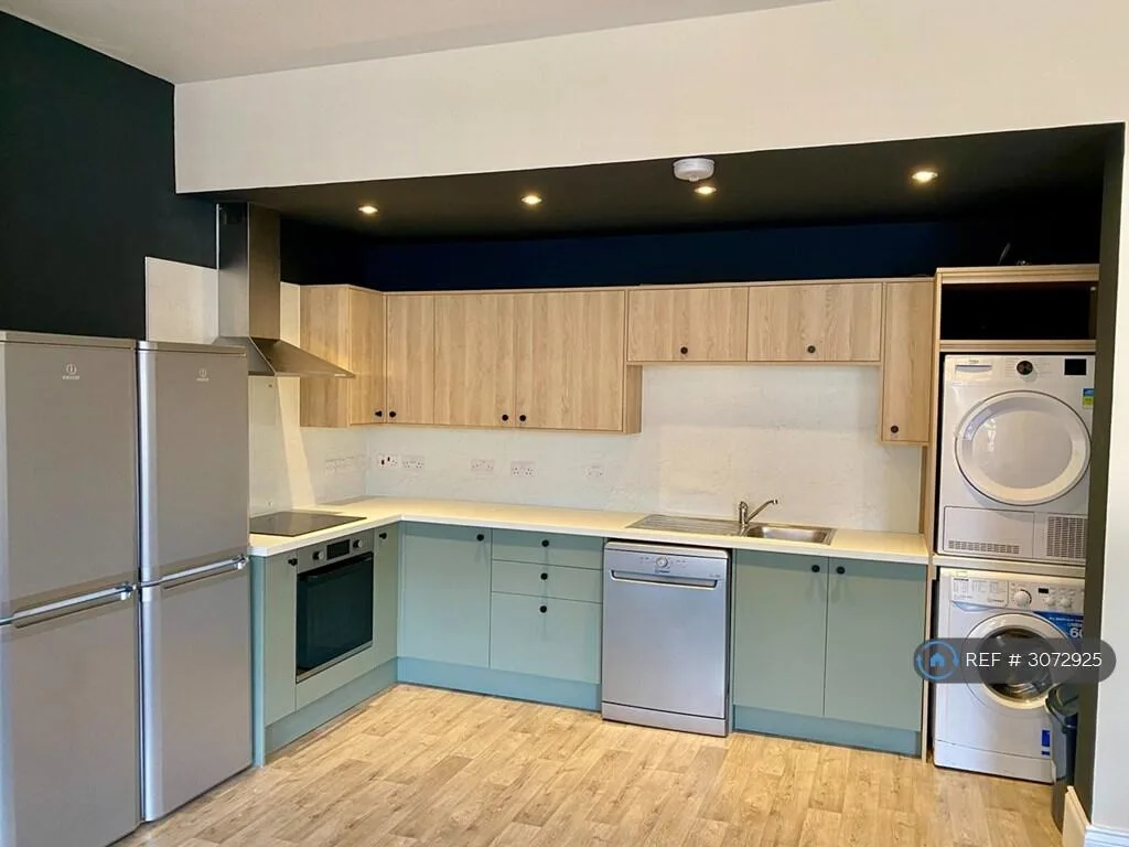 6 bedroom terraced house for rent