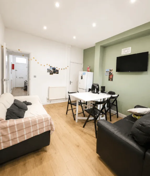 5 bedroom end of terrace house for rent