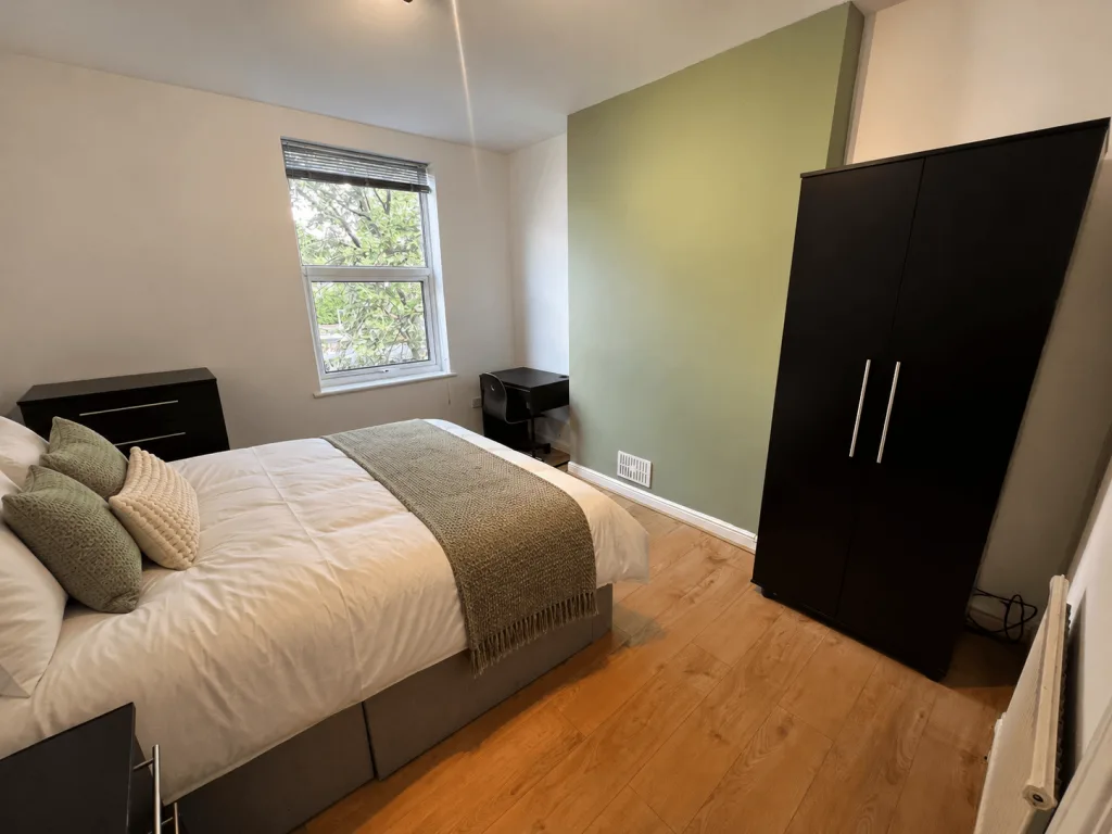 5 bedroom end of terrace house for rent