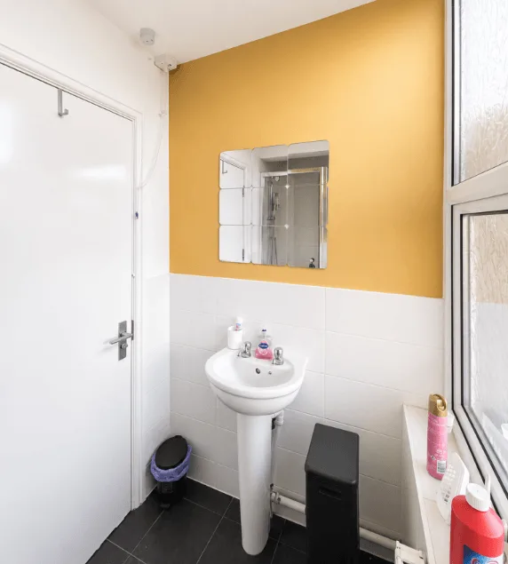 5 bedroom end of terrace house for rent