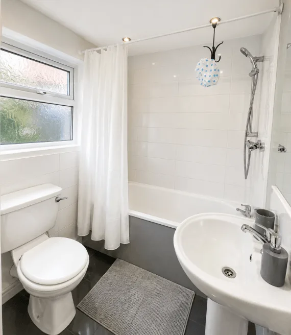 5 bedroom end of terrace house for rent