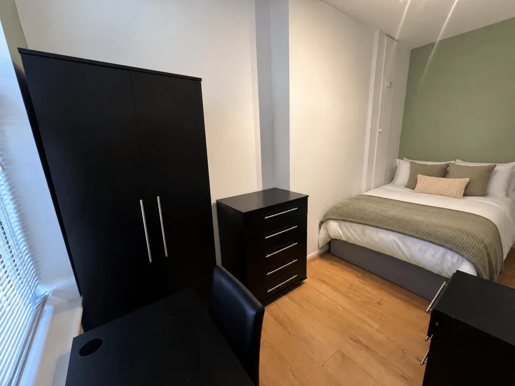 5 bedroom end of terrace house for rent