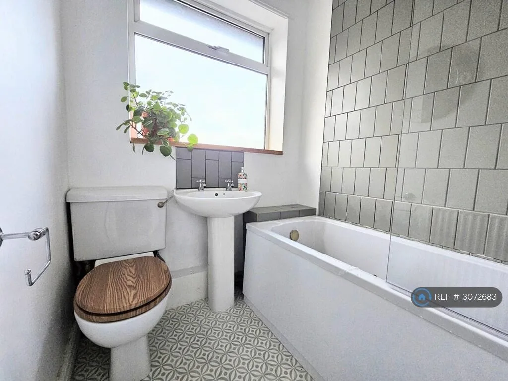 2 bedroom semi-detached house for rent